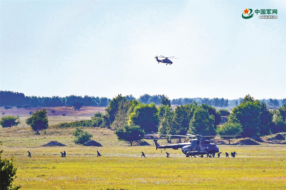 军营观察丨在开门练兵中攥指成拳