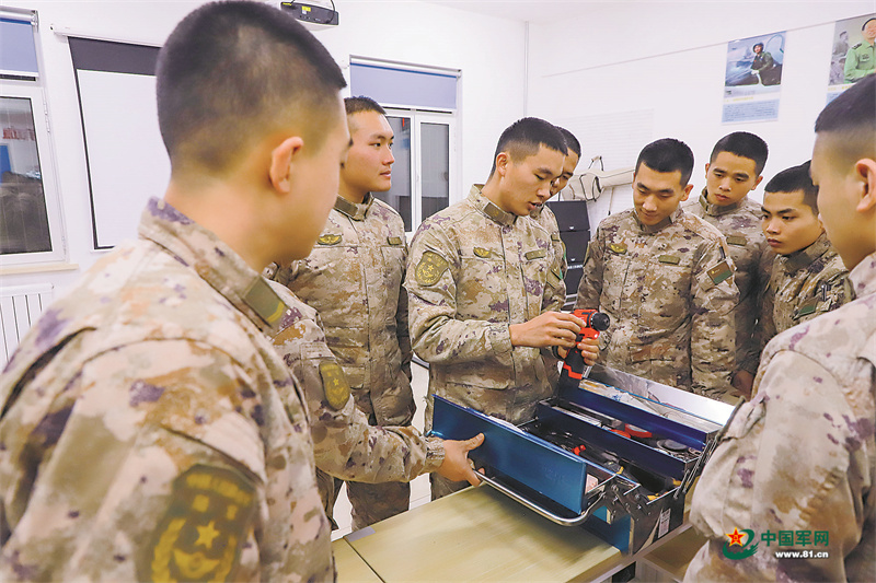 第79集团军某连:“兴趣夜校”课余充电,培育技能