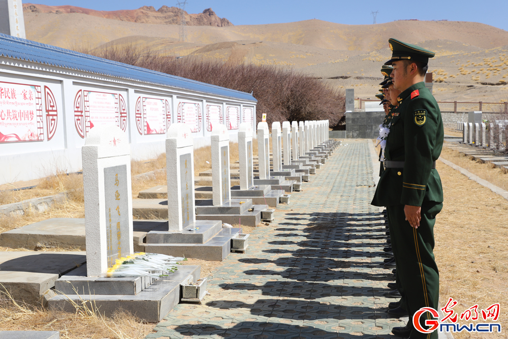 武警第二机动总队某支队组织祭奠英烈活动 武警第二机动总队某支队组织祭奠英烈活动