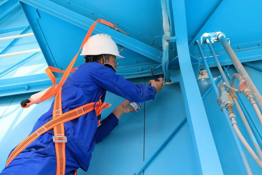 神舟二十号载人飞船升空在即,发射中心迎战风沙