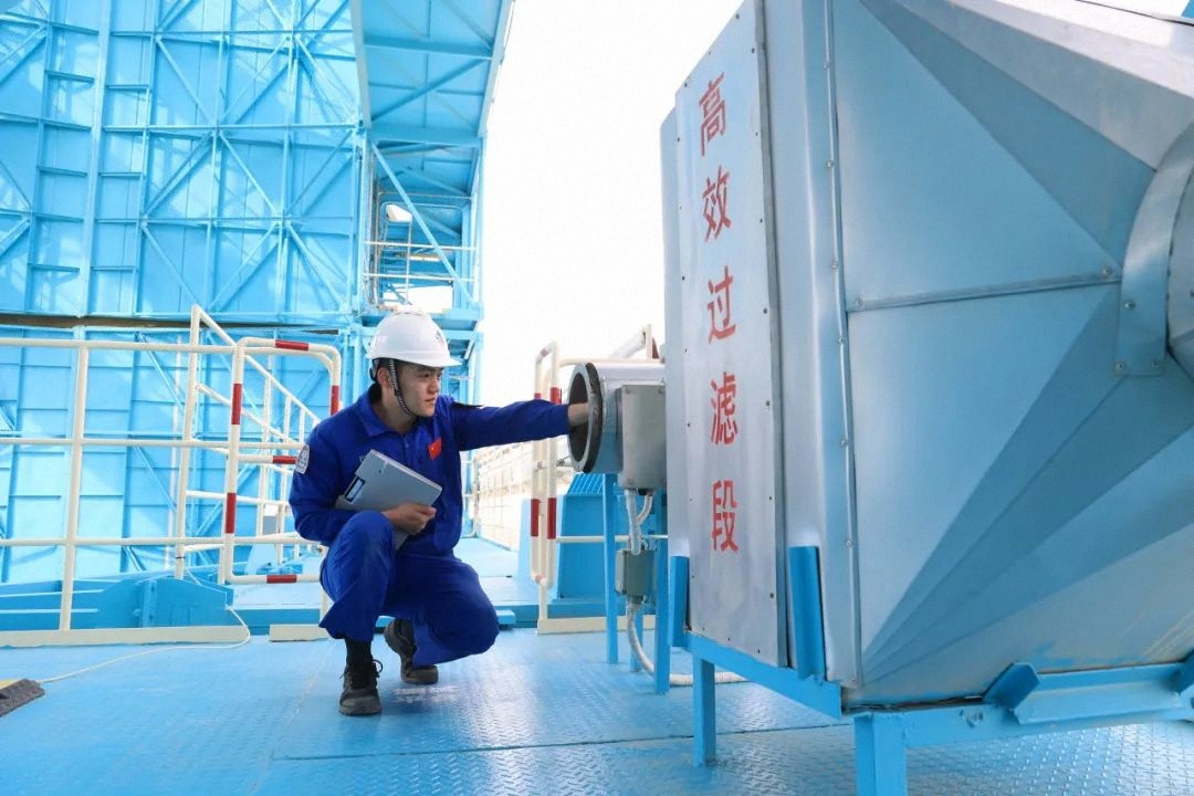 神舟二十号载人飞船升空在即,发射中心迎战风沙