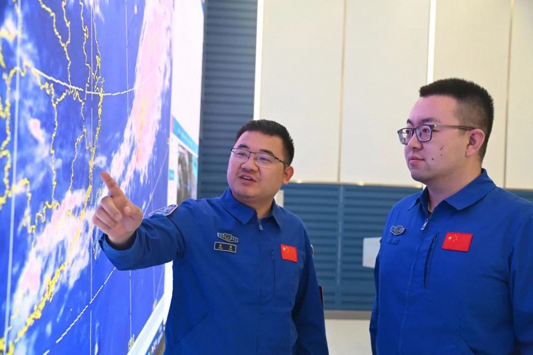 神舟二十号载人飞船升空在即,发射中心迎战风沙