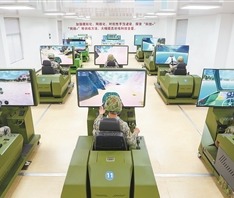 官兵进行舟桥专业模拟训练。潘光波摄