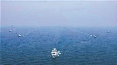 海军某部组织多科目训练