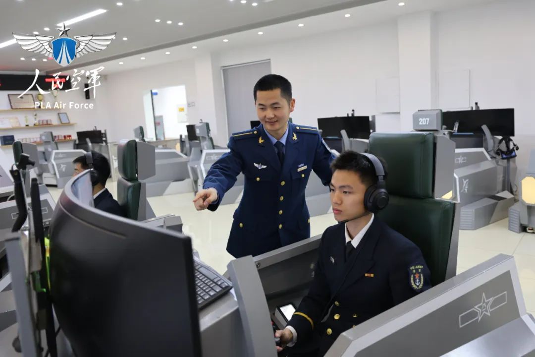 六对六模拟空战对抗,空、海军飞行学员上演“王牌对王牌”! 图片