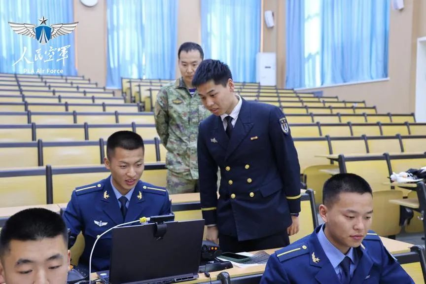 六对六模拟空战对抗,空、海军飞行学员上演“王牌对王牌”! 图片
