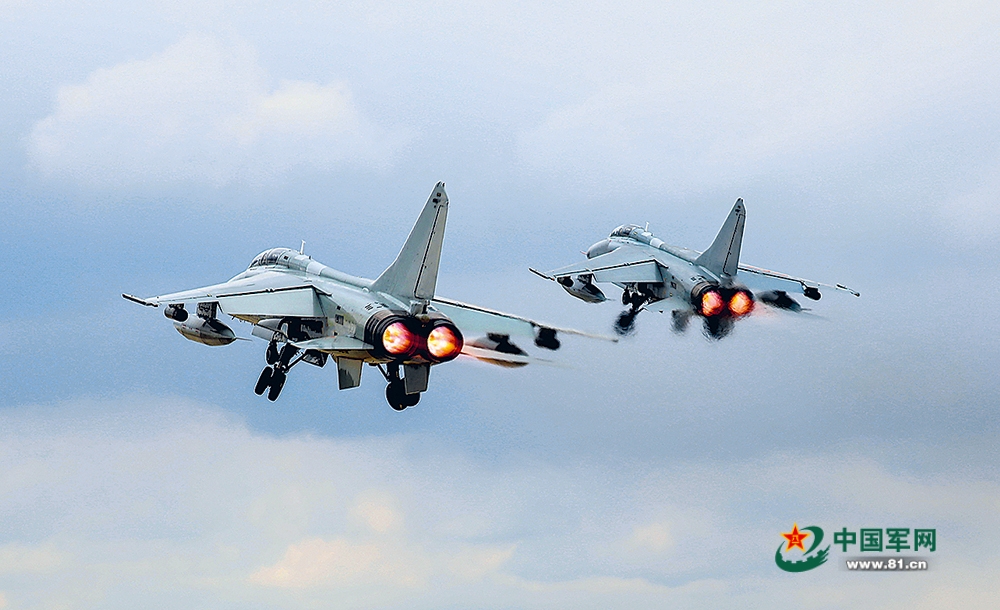 银鹰振翅向战飞——空军航空兵某旅实弹地靶训练影像 8335be45dc315d5f071060db8c2a52f2.jpg