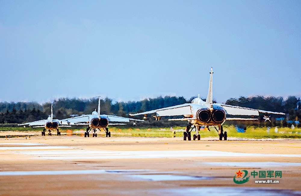 银鹰振翅向战飞——空军航空兵某旅实弹地靶训练影像 a67affd7428be6c87a5947dbbf8942f5.jpg