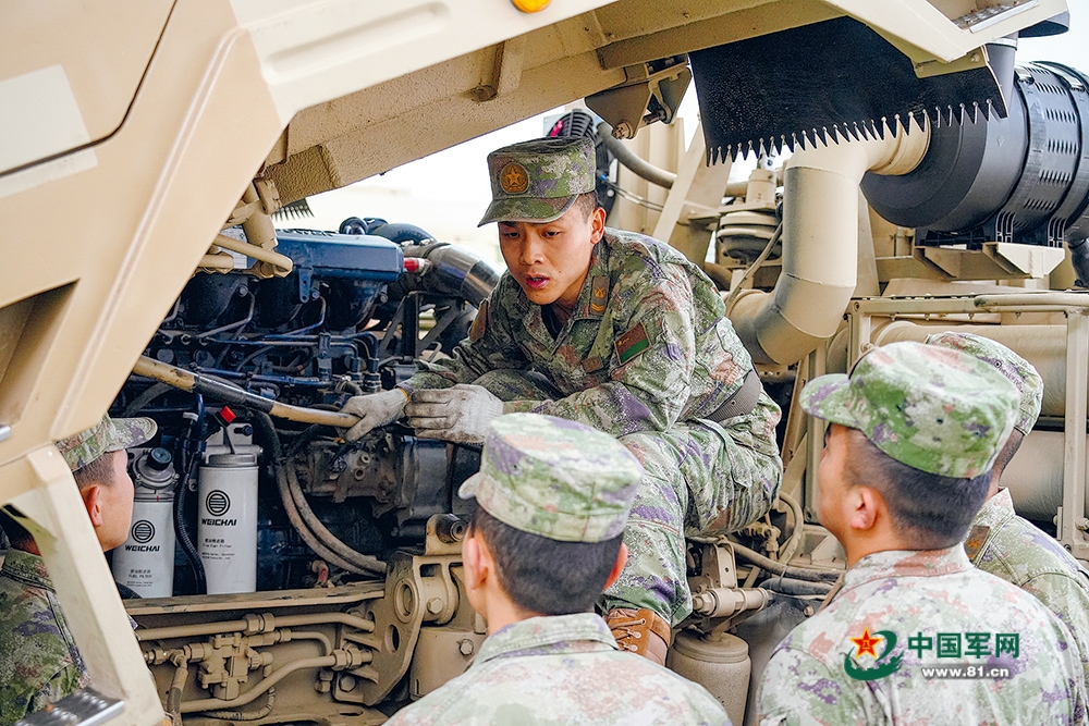 军营观察丨“兵专家”走上业界学术论坛 c6200bc250ccd6cef250031f40c146b5.jpg