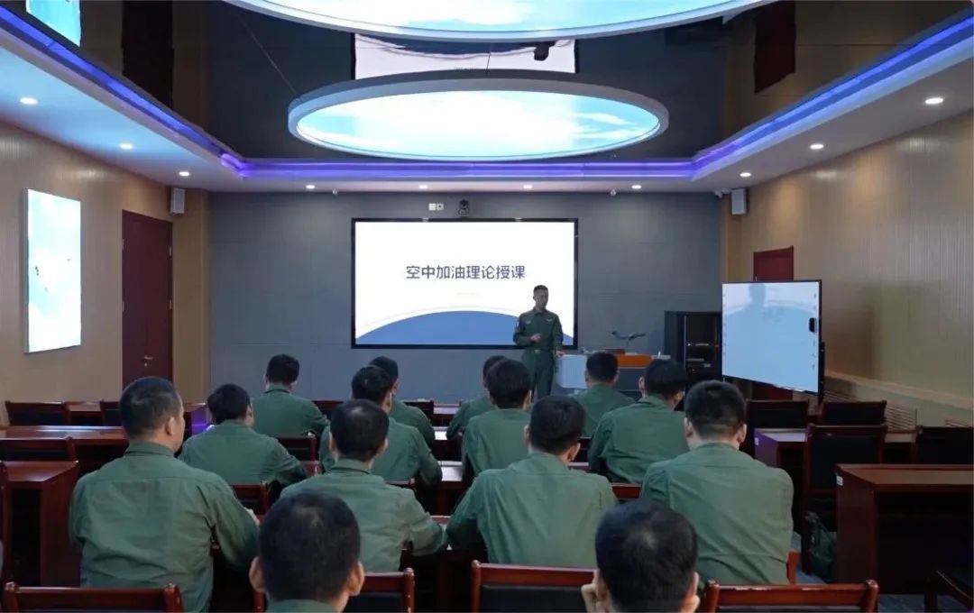 空中加油专项训练!空军首次在院校组织实施!