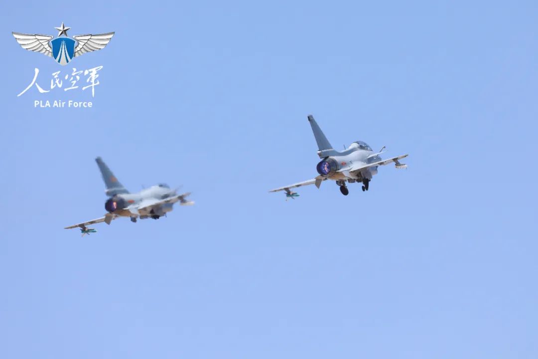 这次空战对抗,二打三! 图片