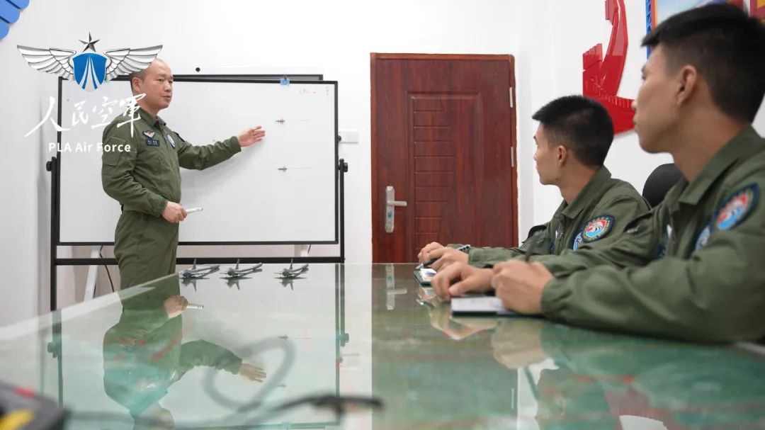 这次空战对抗,二打三! 图片