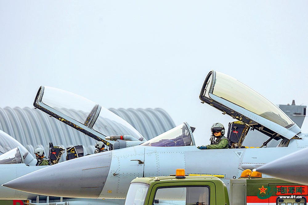 砺剑苍穹 空军航空兵某部开展实弹地靶训练