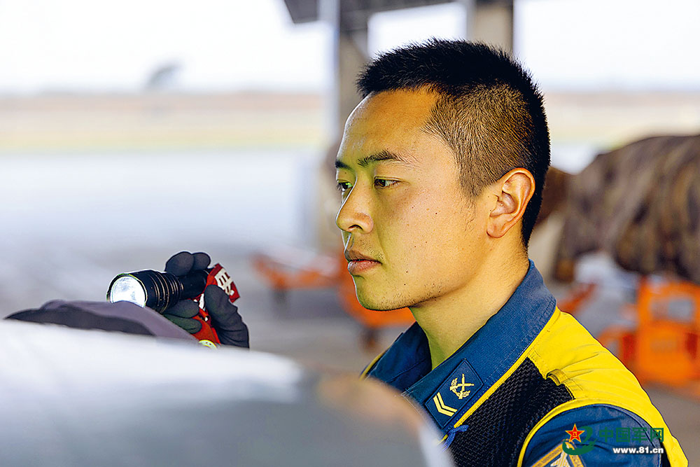 砺剑苍穹 空军航空兵某部开展实弹地靶训练