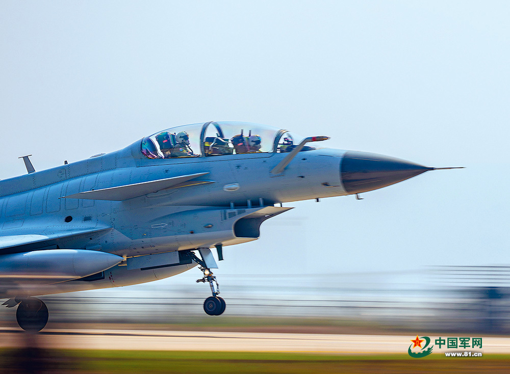 砺剑苍穹 空军航空兵某部开展实弹地靶训练