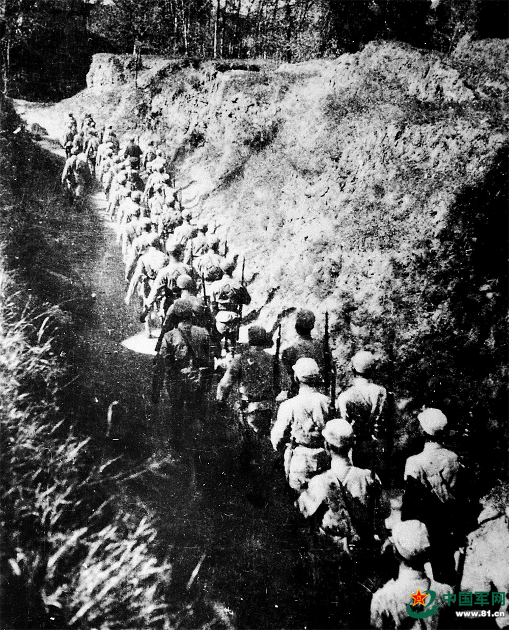 砥柱中流挽狂澜