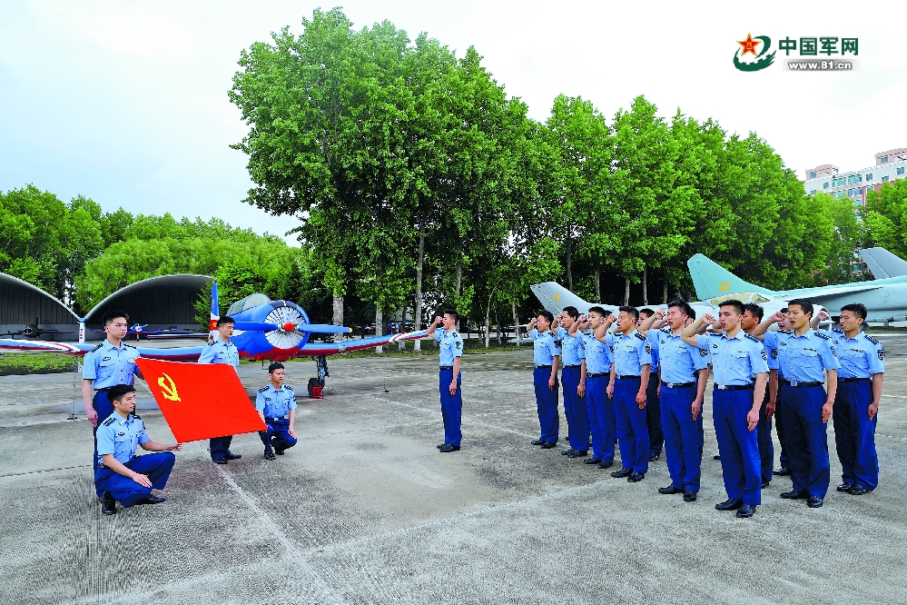 毕业季来自军队院校的报道:满怀信心到部队 满腔热血赴边疆