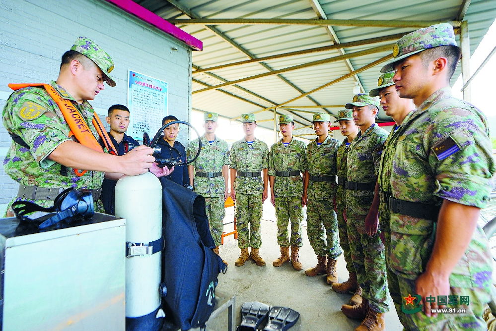 走进海军某基地机动救捞中队,感悟潜水员的内心世界