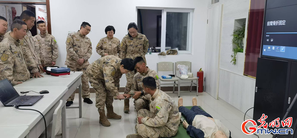 一场手把手的急救培训在4000米高原火热开展