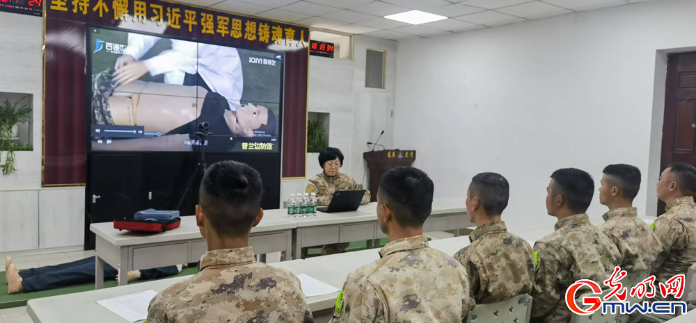 一场手把手的急救培训在4000米高原火热开展