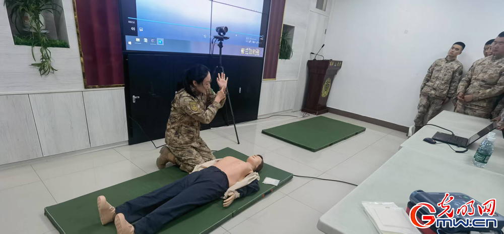 一场手把手的急救培训在4000米高原火热开展