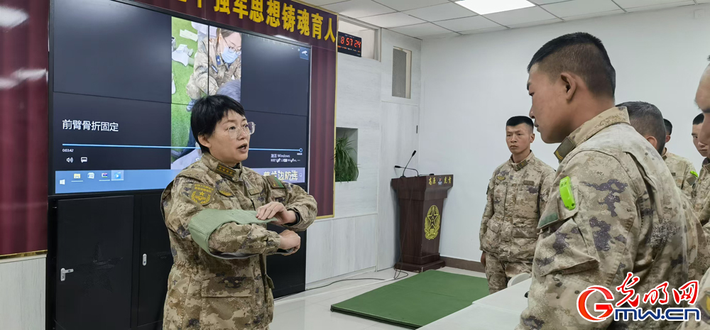 一场手把手的急救培训在4000米高原火热开展