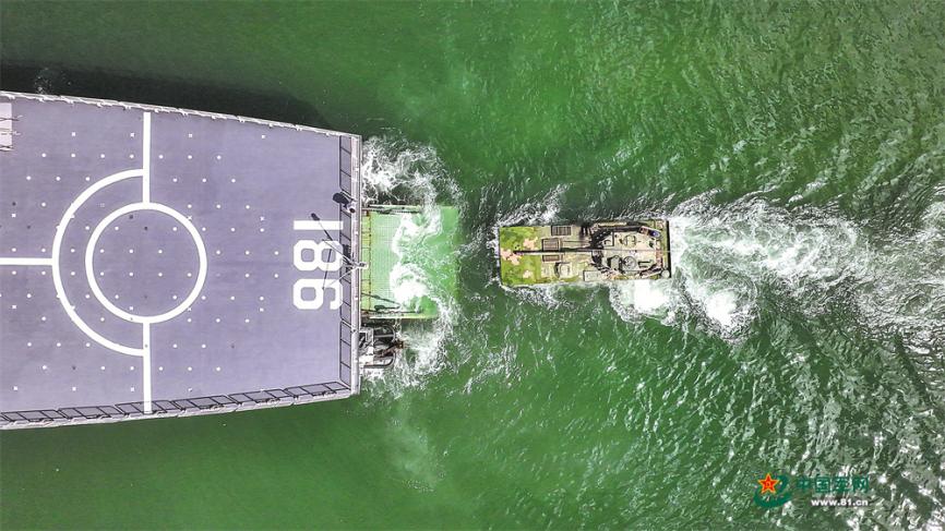 告别“异味饭盒”!陆军某旅与海军协同解决海上热食保障难题