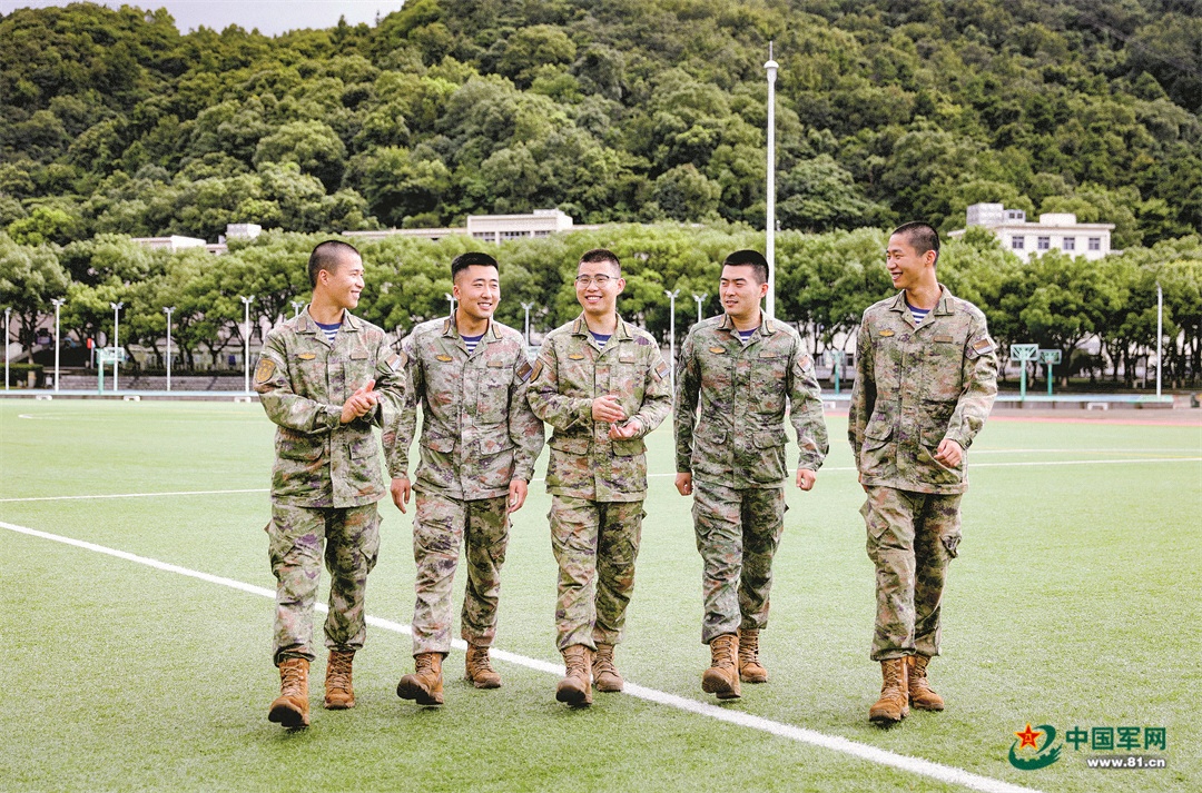 海军某支队:干部骨干走进战位,架起知兵爱兵“连心桥”