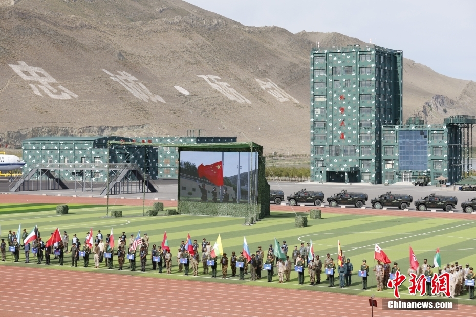 “锋刃-2025”国际狙击手射击竞赛在乌鲁木齐开幕