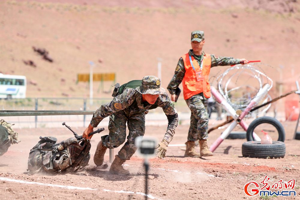 “锋刃-2025”国际狙击手射击竞赛见闻：“枪王”对决淬锋刃