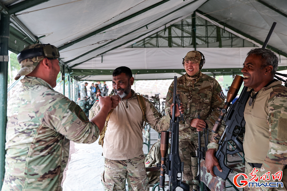 “锋刃-2025”见闻之四:国际赛场情谊长 “锋刃-2025”见闻之四:国际赛场情谊长