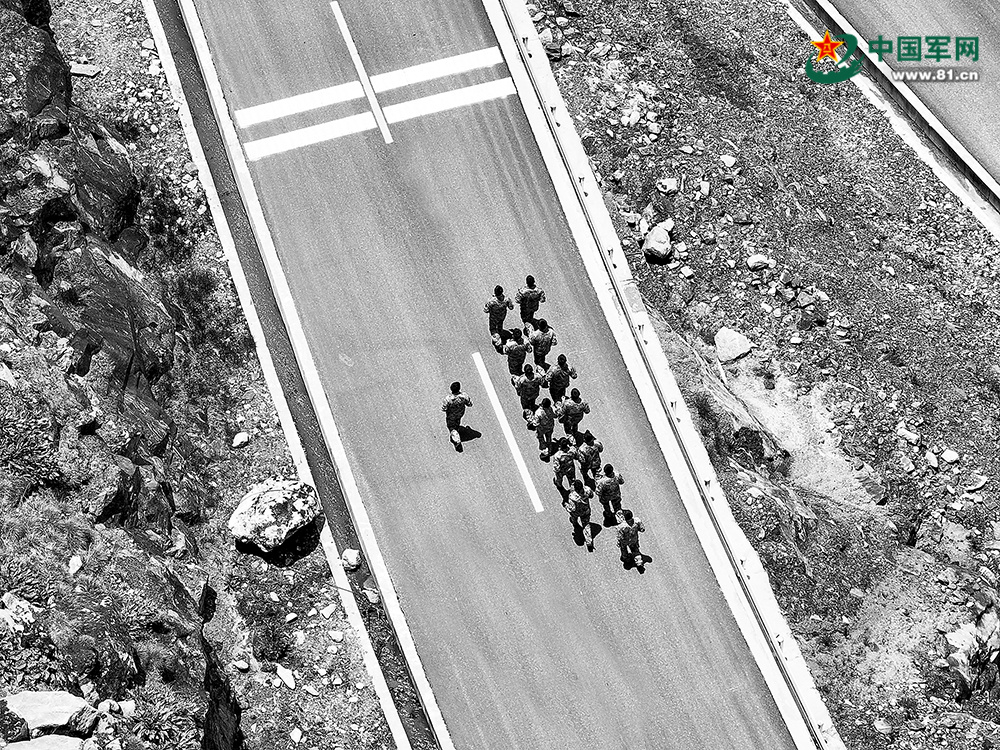 无湖无树无路的无名湖缘何成为哨所官兵的精神图腾?