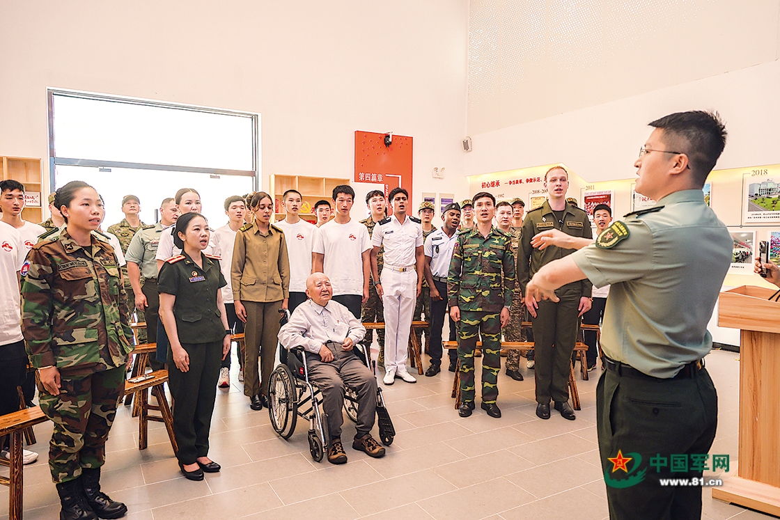 国防科技大学部分外军学员参加纪念抗战主题活动侧记