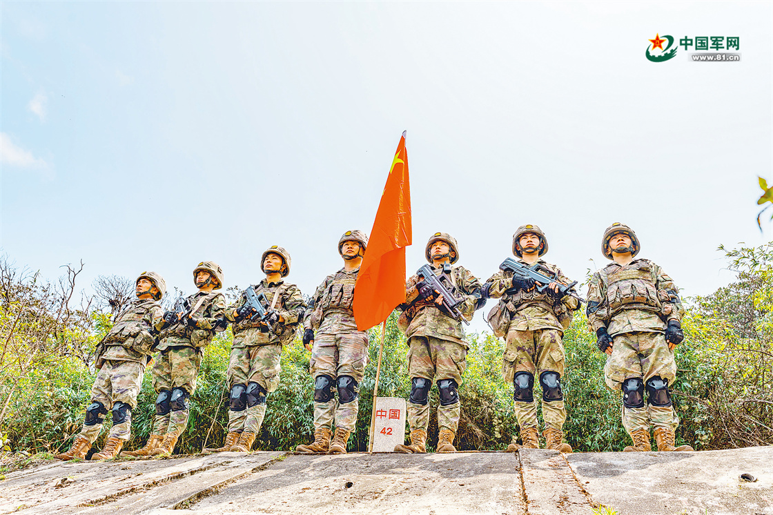 路在脚下:走向42号界碑