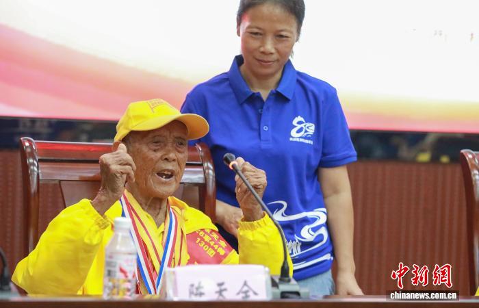 五位抗战老兵重返军营 抗战精神永流传