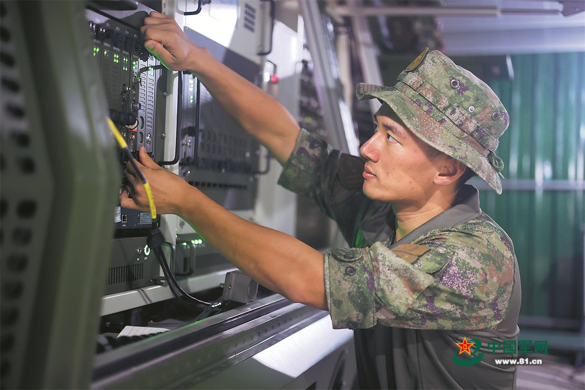 士兵搭上军士选晋“直通车”