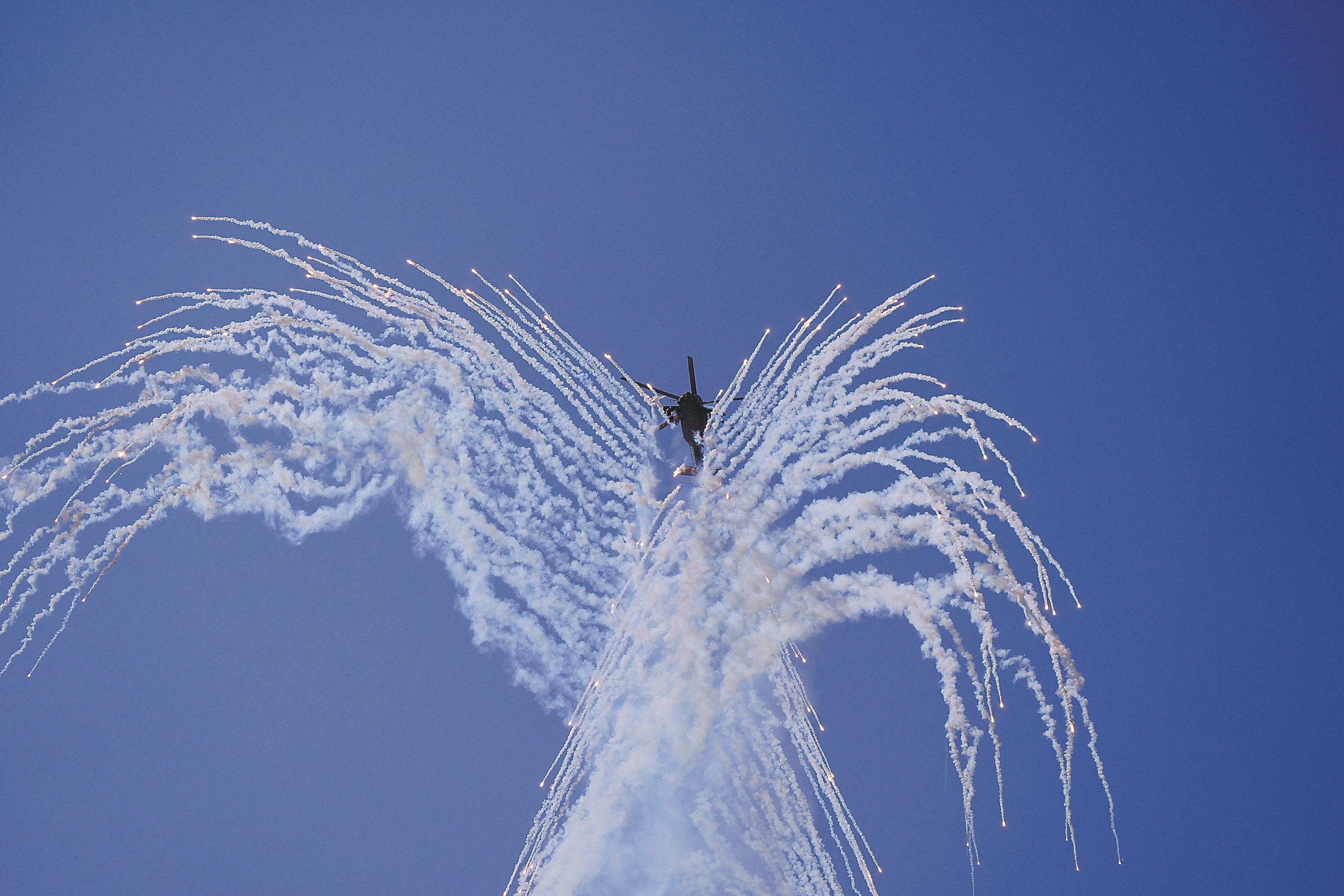 第七届中国天津国际直升机博览会:中国“智造”托举铁翼飞旋