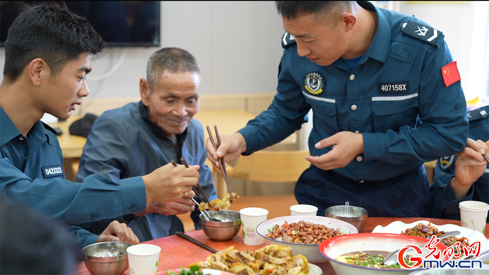 从海上执勤到渔村灶台 他们用一餐饭的温度守护暮年的光