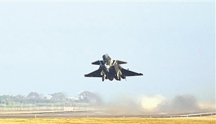 雷霆越海剑出鞘——目击东部战区陆军某旅对台岛北部相关海域实施远程打击演练