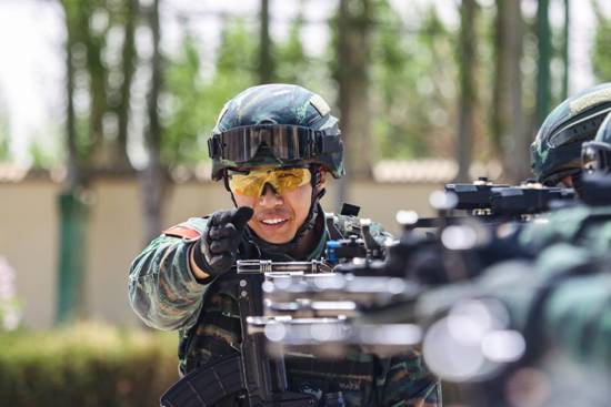 2024年5月布和图木尔在训练场严格要求