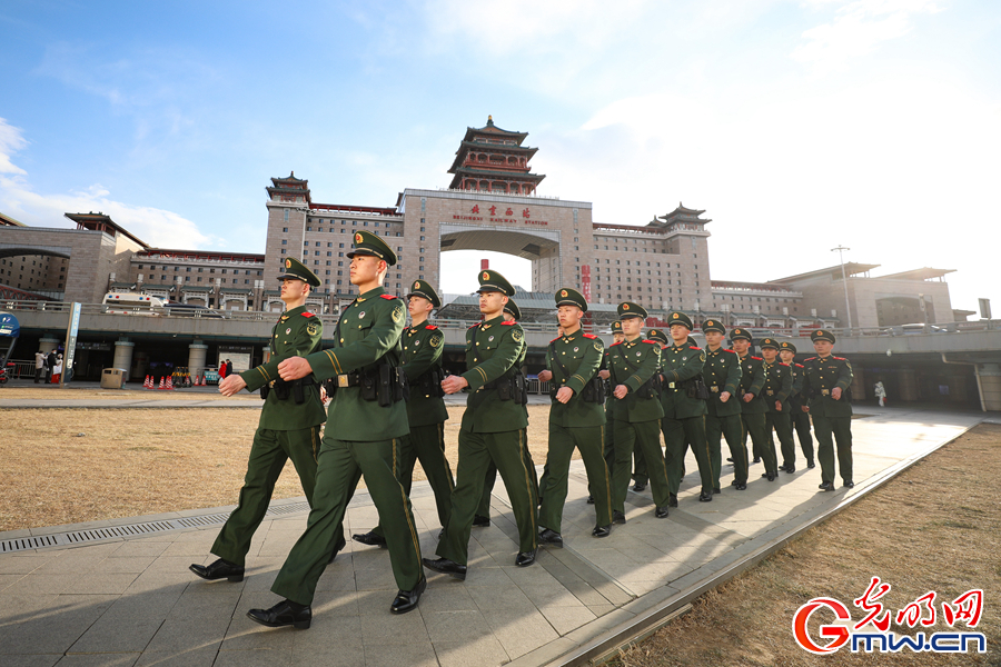 春运开启，武警官兵温暖守护归乡路
