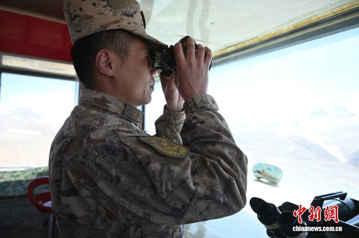 （新春走基层）在世界之巅守护“万家灯火”——探访西藏日喀则军分区海拔5000米以上哨所见闻