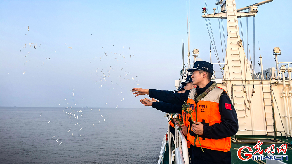 清风寄哀思 英魂照海疆——浙江海警局开展清明祭扫活动 清风寄哀思 英魂照海疆——浙江海警局开展清明祭扫活动