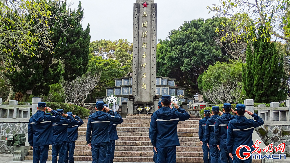 清风寄哀思 英魂照海疆——浙江海警局开展清明祭扫活动 清风寄哀思 英魂照海疆——浙江海警局开展清明祭扫活动