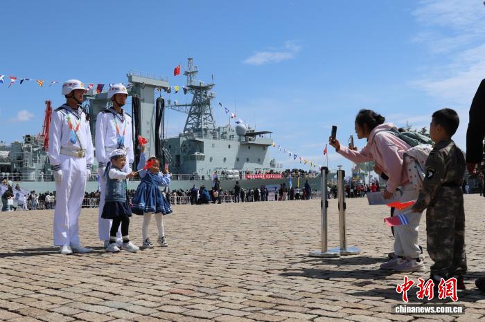 从中国海军舰艇开放活动看双重传承