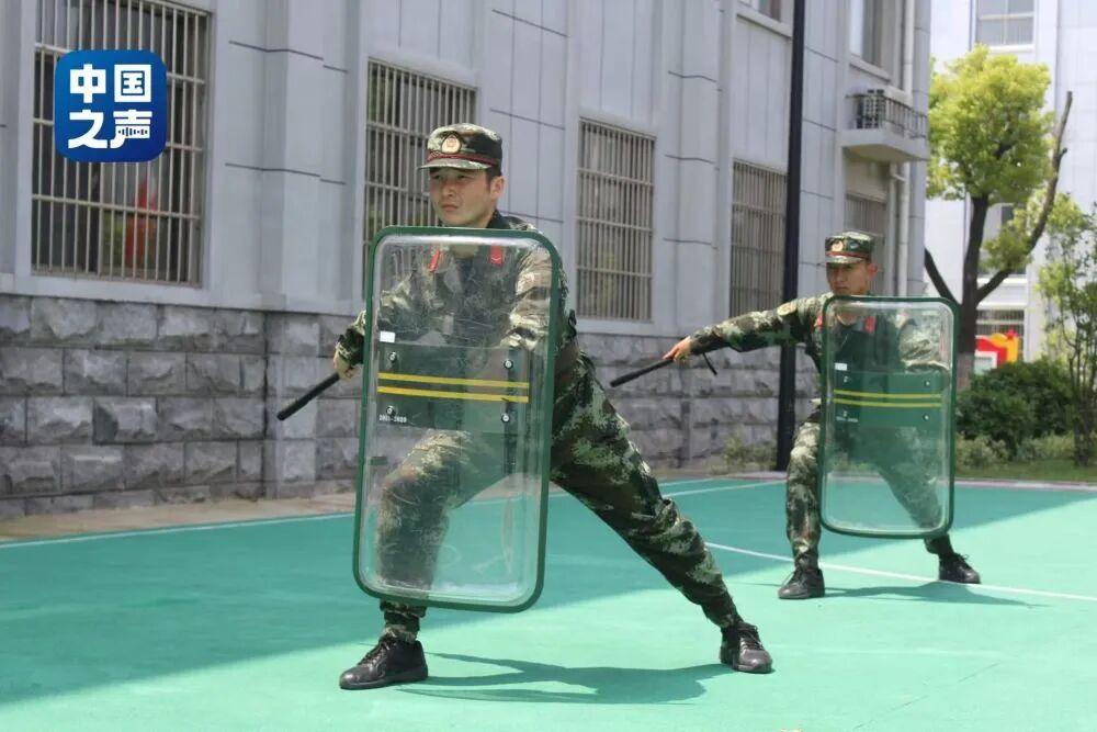 南开学子阿斯哈尔·努尔太两度入伍:我要成为和爸爸一样的英雄