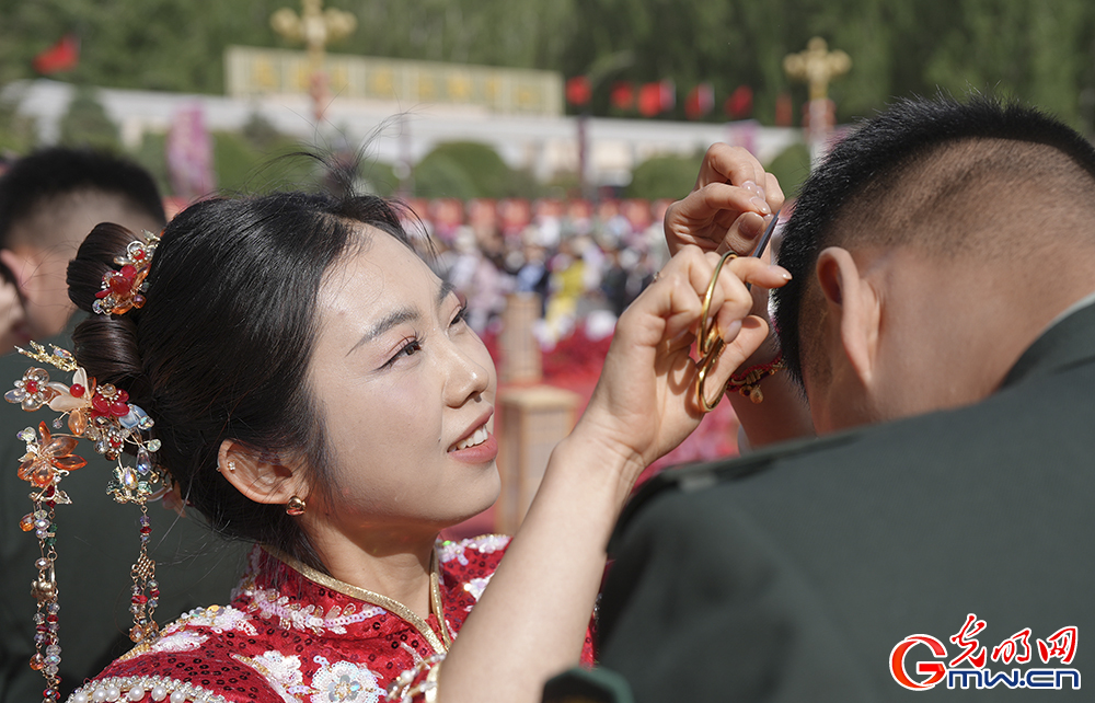 第二届“情定马兰·携手一生”集体婚礼在某基地举办