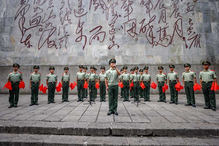 重走长征路| 武警遵义支队前往娄山关遗址徒步研学
