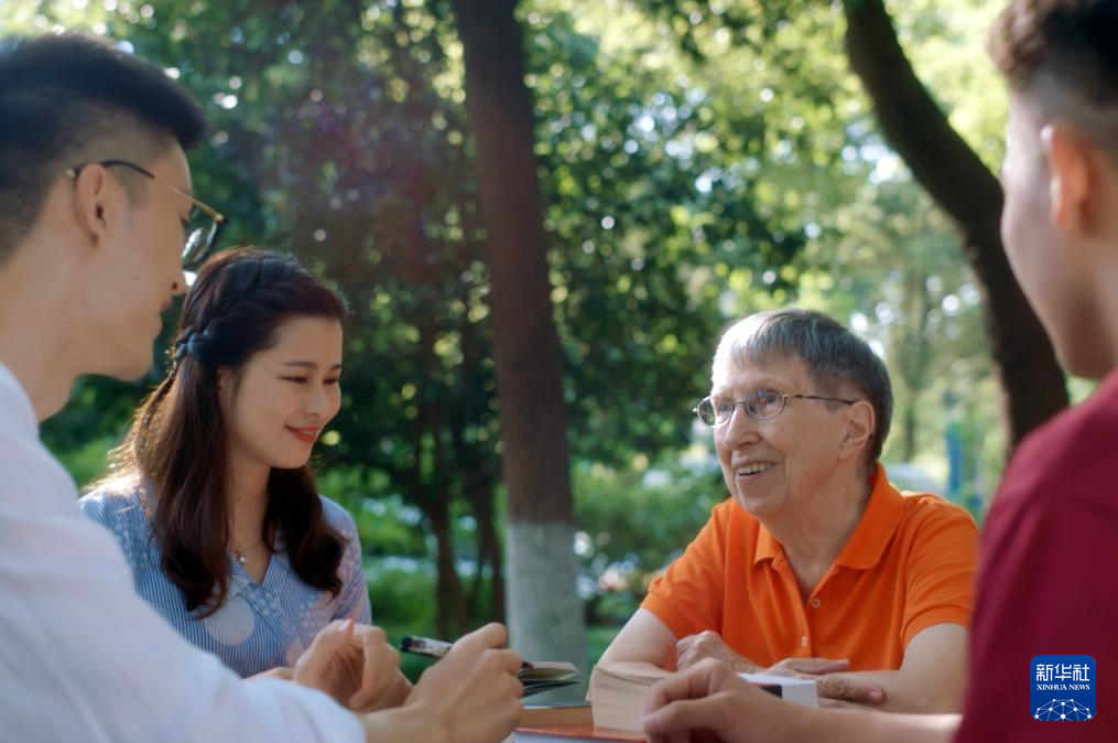 寻找照片中的TA·抗战胜利80周年丨龙华集中营幸存者白丽诗：在伤痕之上播种和平