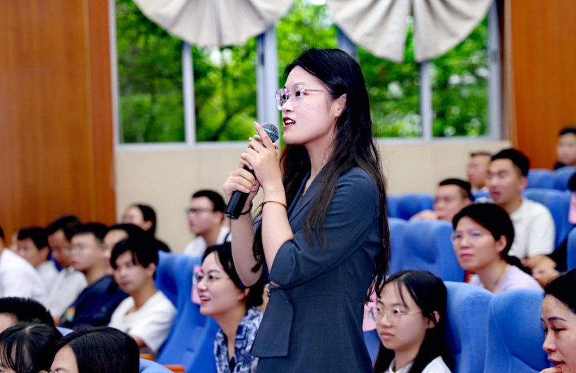 广东东莞：“3个歼-20”罕见同框